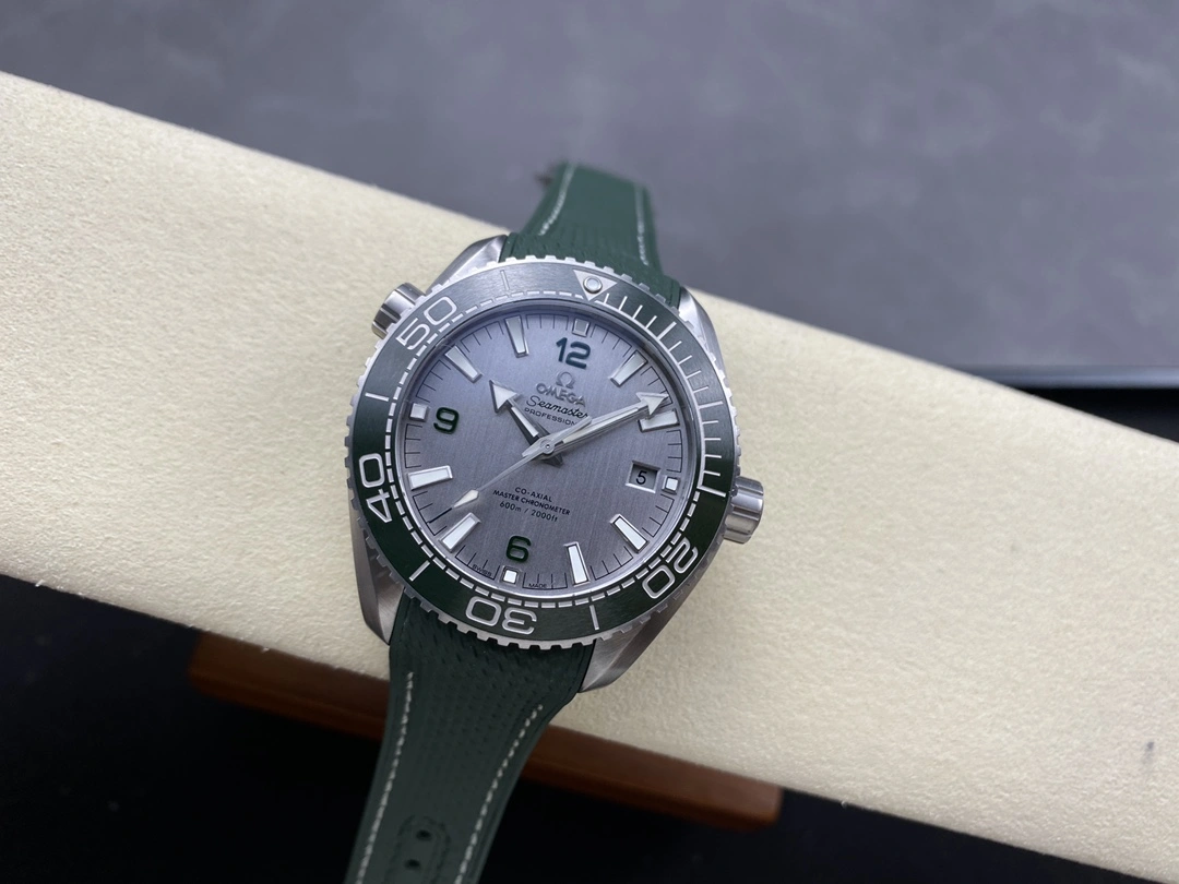 Timeless CBD Factory Omega Seamaster Planet Ocean 600M 43.5mm Grey Dial Green Ceramic Bezel Green Rubber Strap (215.32.44.21.06.001) 1:1 Super Clone – DD8900 Movement 294